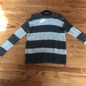 Woman’s American Eagle Sweater
